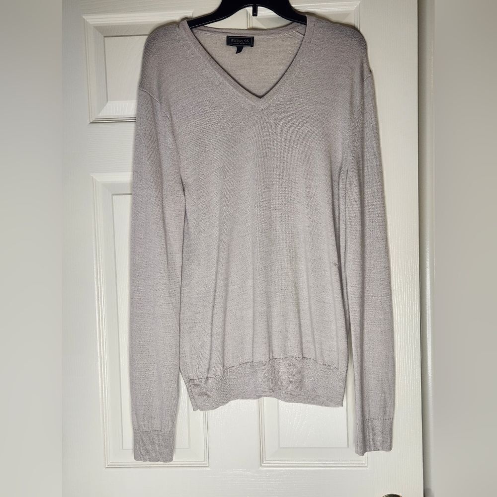 Express L Light Gray 100% EXTRA FINE MERINO WOOL Lngsleeves V-neck Men's Sweater